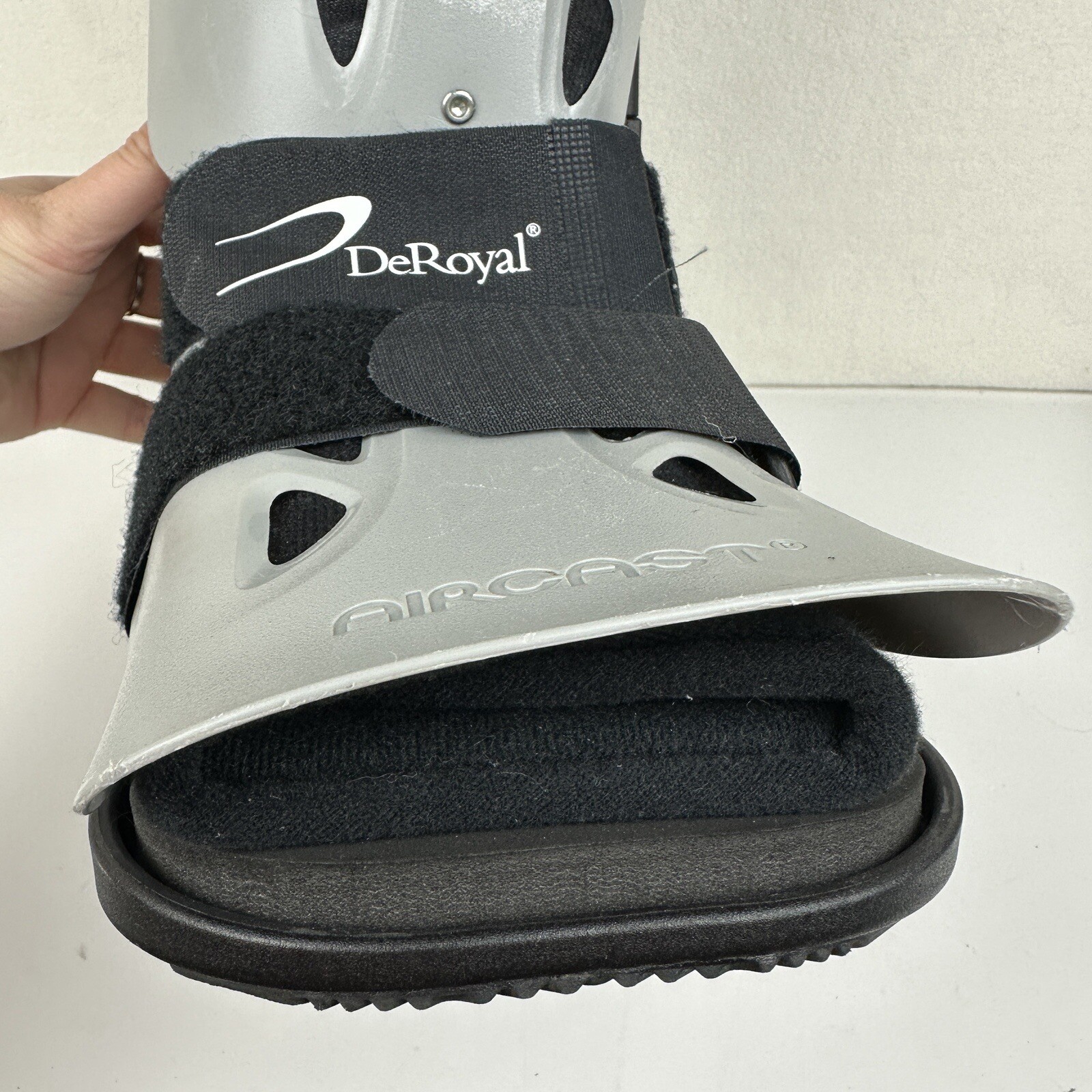 Medium DeRoyal Orthopedic Walking Brace Boot Foot Ankle Leg Tracker EX Walker