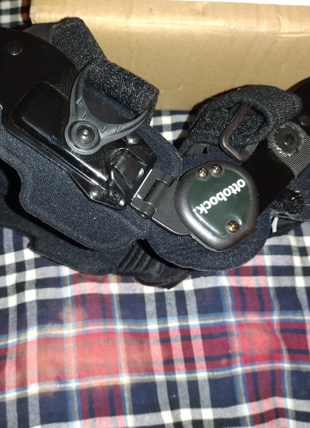 OTTOBOCK OA RESTORE- KNEE BRACE. NEW WITH CARRY BAG #50K29
