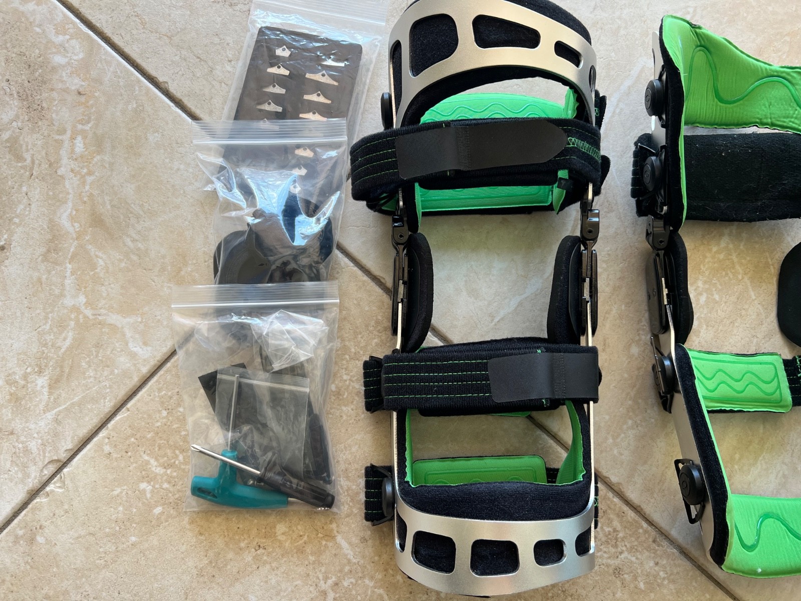 Range of Motion Knee Brace (right OR left, Medium size).