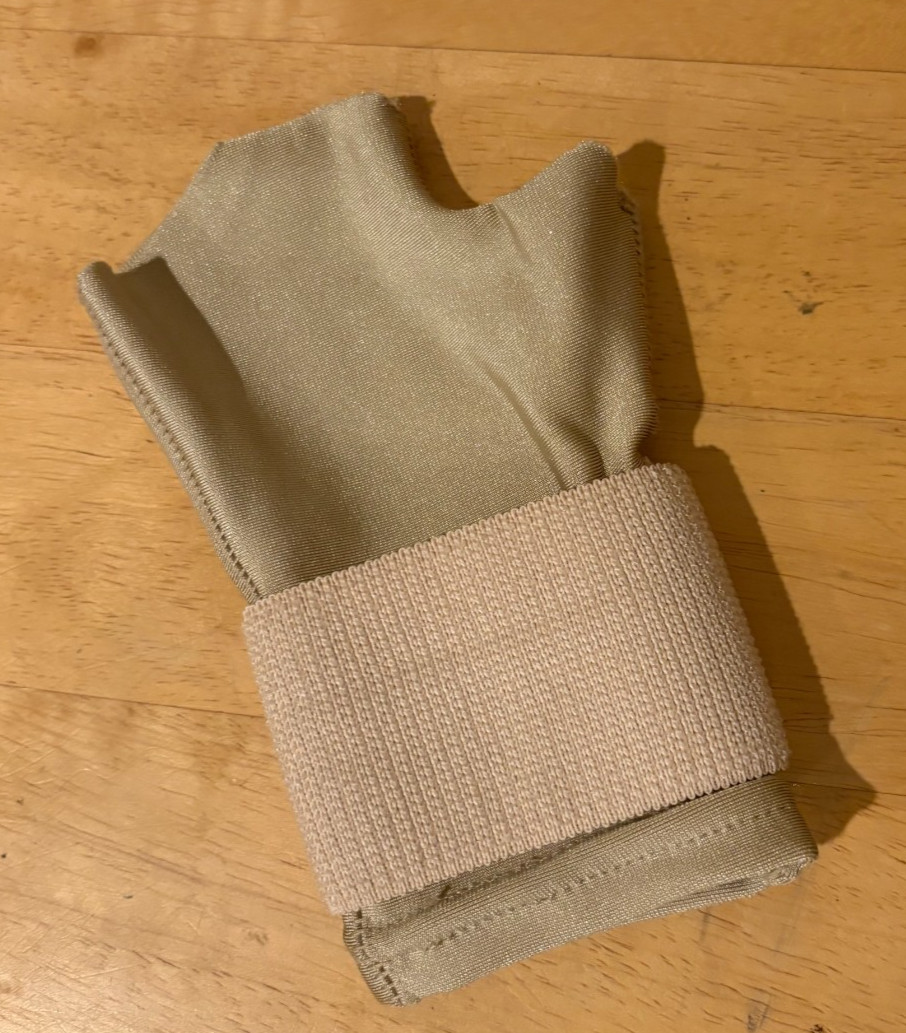 WALGREENS HAND SUPPORT GLOVE ADJUSTABLE LEFT OR RIGHT WRIST SUPPORT S/M IN BOX