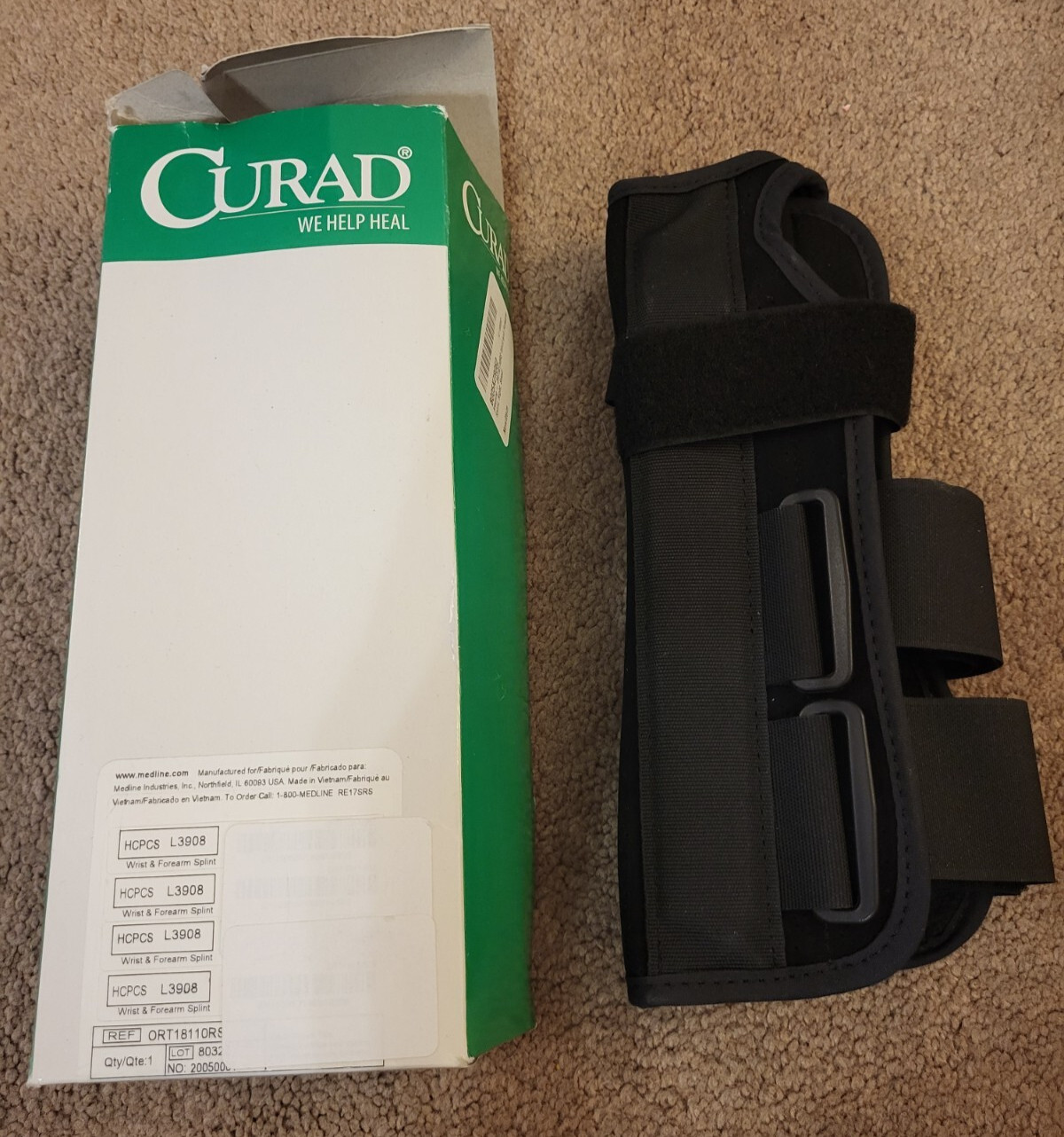 Medline Deluxe Forearm Wrist Brace Splint Size Small Right Hand ORT18110RS Black
