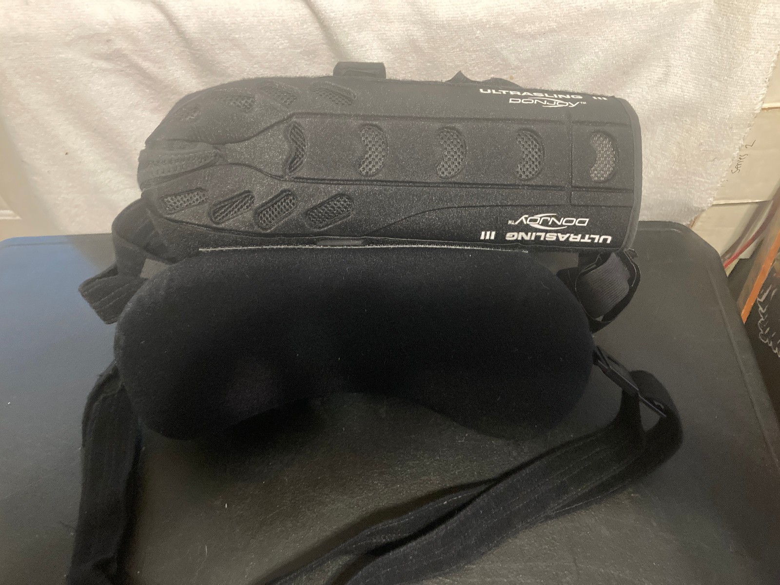 DonJoy Ultrasling III (Size M Medium – Black) Shoulder Support Sling w pillow