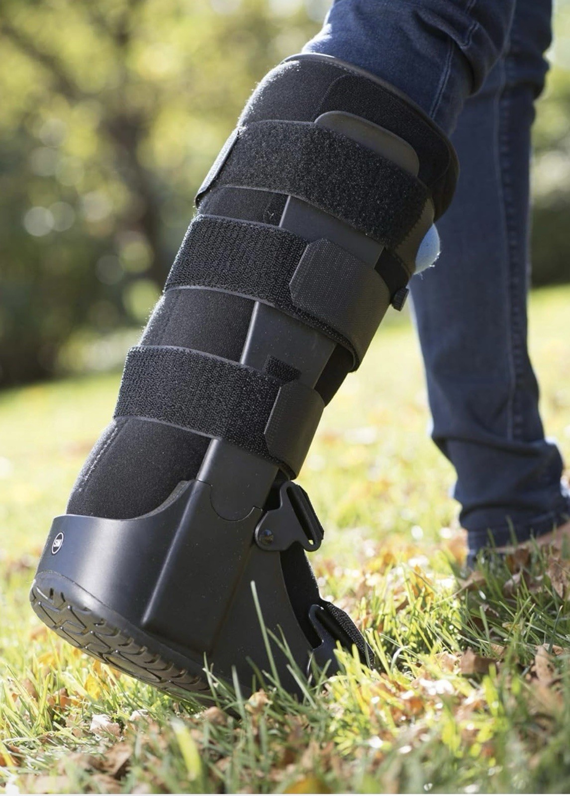 United Ortho Air Cam Walker Fracture Boot, Medium, Black Men 8-11 Woman 9-12