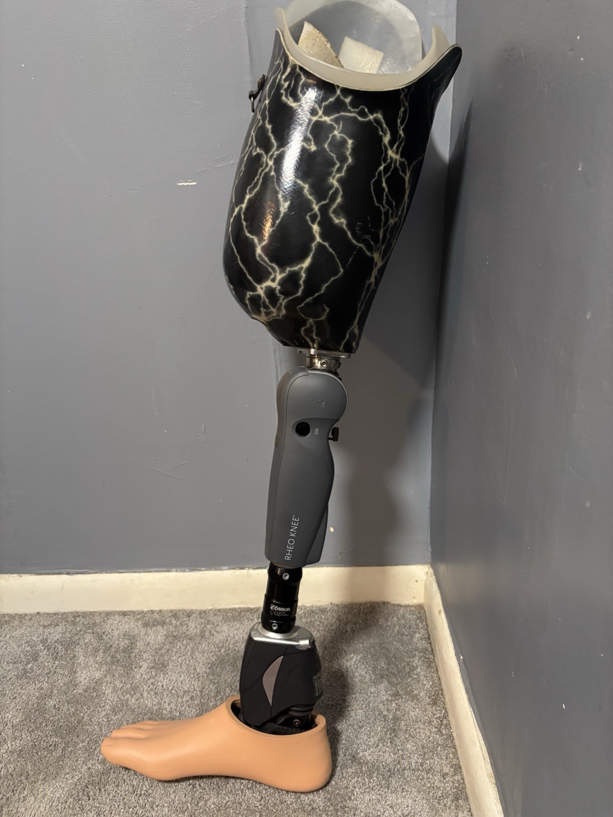Ossur Rheo Prosthetic Knee with Upper and Lower Attachments Right Leg & Foot