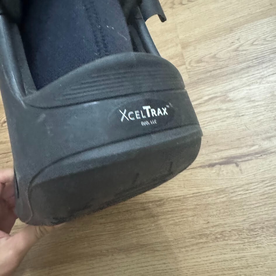 ProCare XcelTrax Air Ankle Walker Brace/Walking Universal Boot SMALL