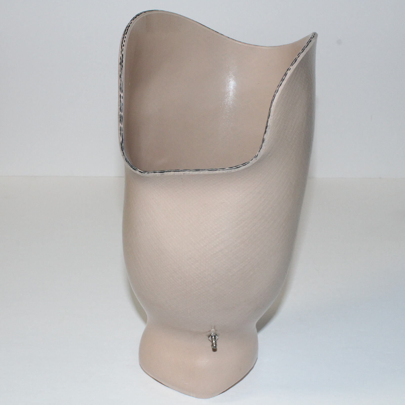 PROSTHETIC LEFT BELOW KNEE LEG SOCKET w OTTOBOCK BASE & VACUUM PORT H=11″ D=4.5″