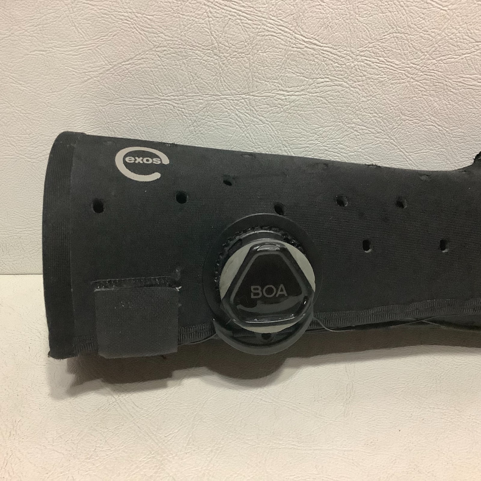 Exos Boa Wrist Fracture Brace Open Thumb Black Size Small Right Arm