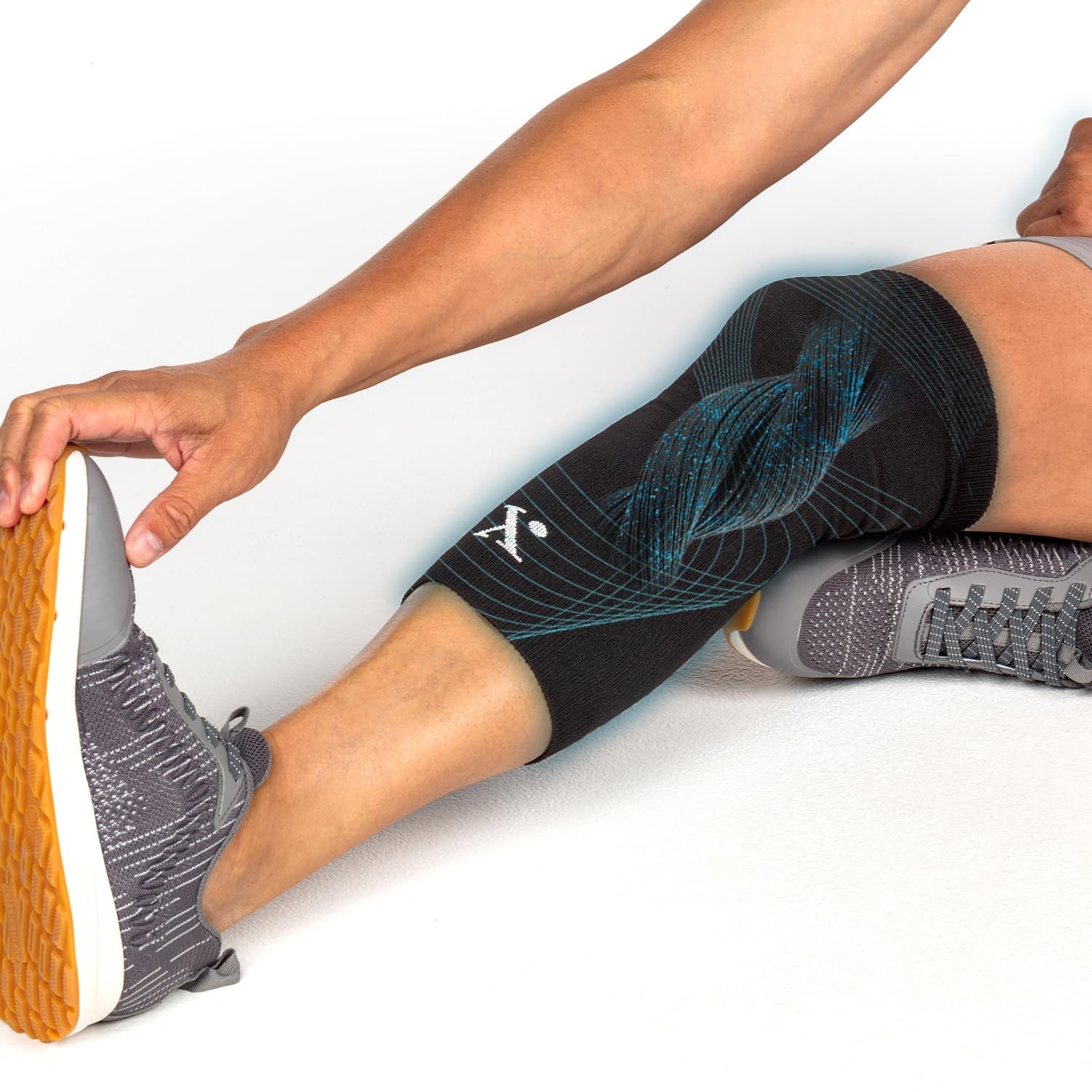 NUFABRX Medicine-Infused Pain Relieving Knee Compression One Size, Black