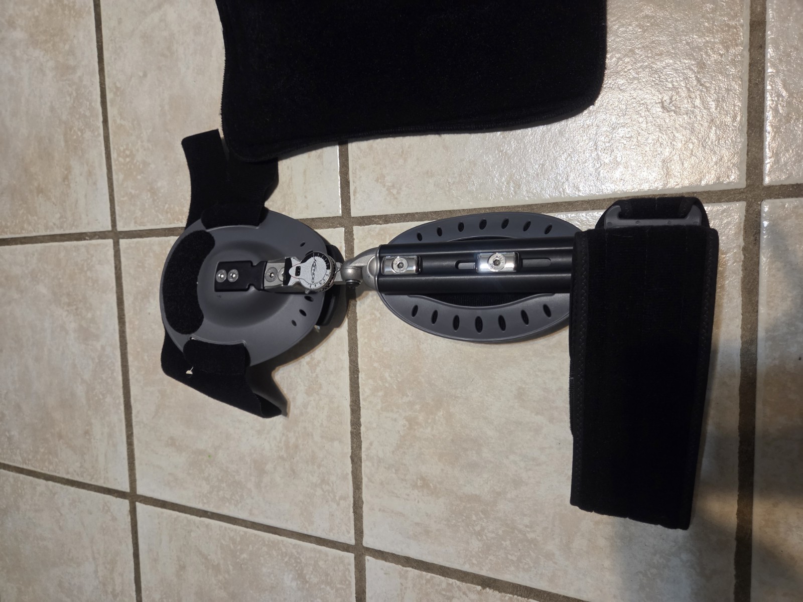 DonJoy X-Act ROM Hip Brace XS-4X Size Lightly Used With Ice Packs