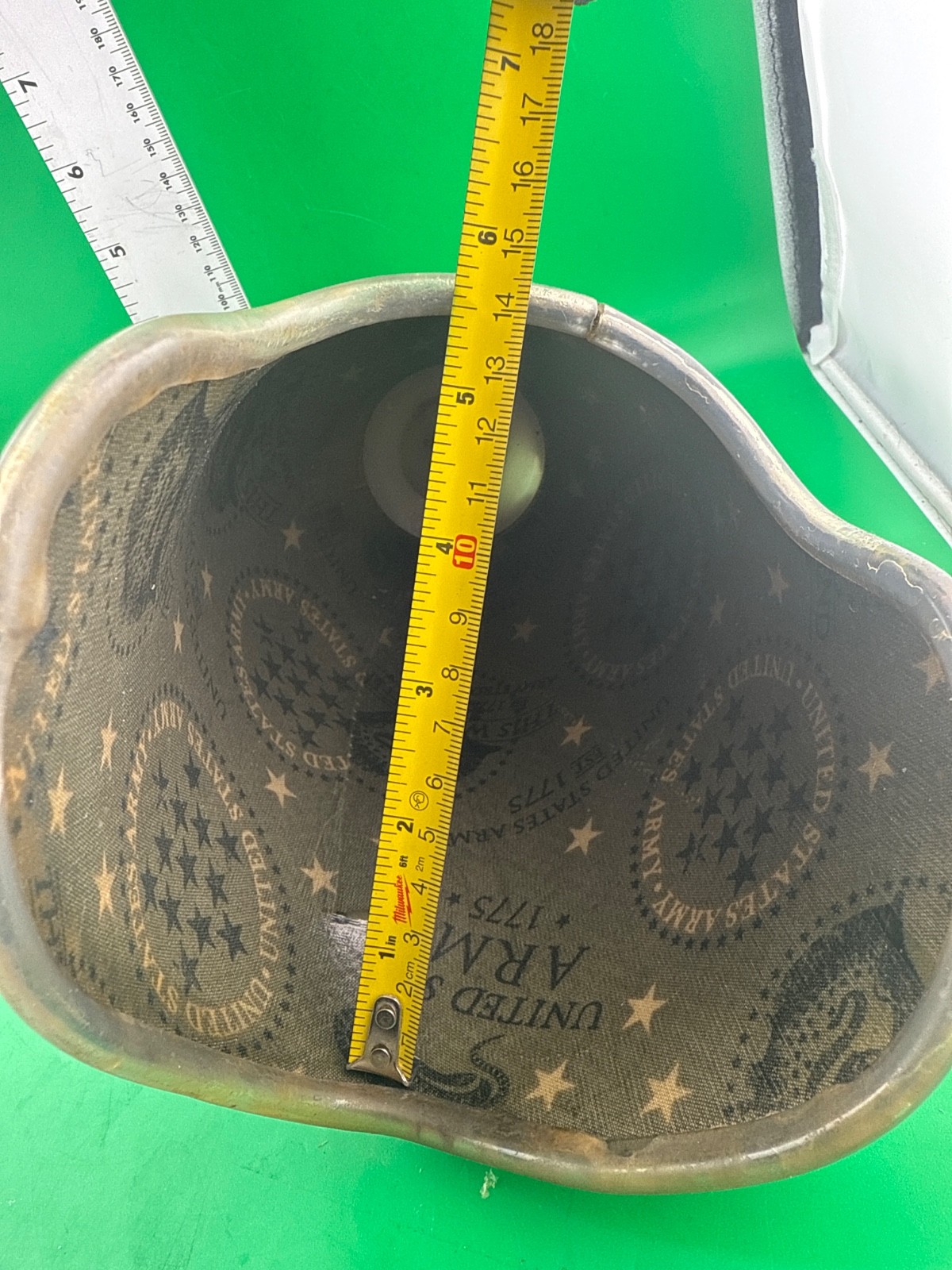 Right below knee prosthetic socket. Not for medical use.