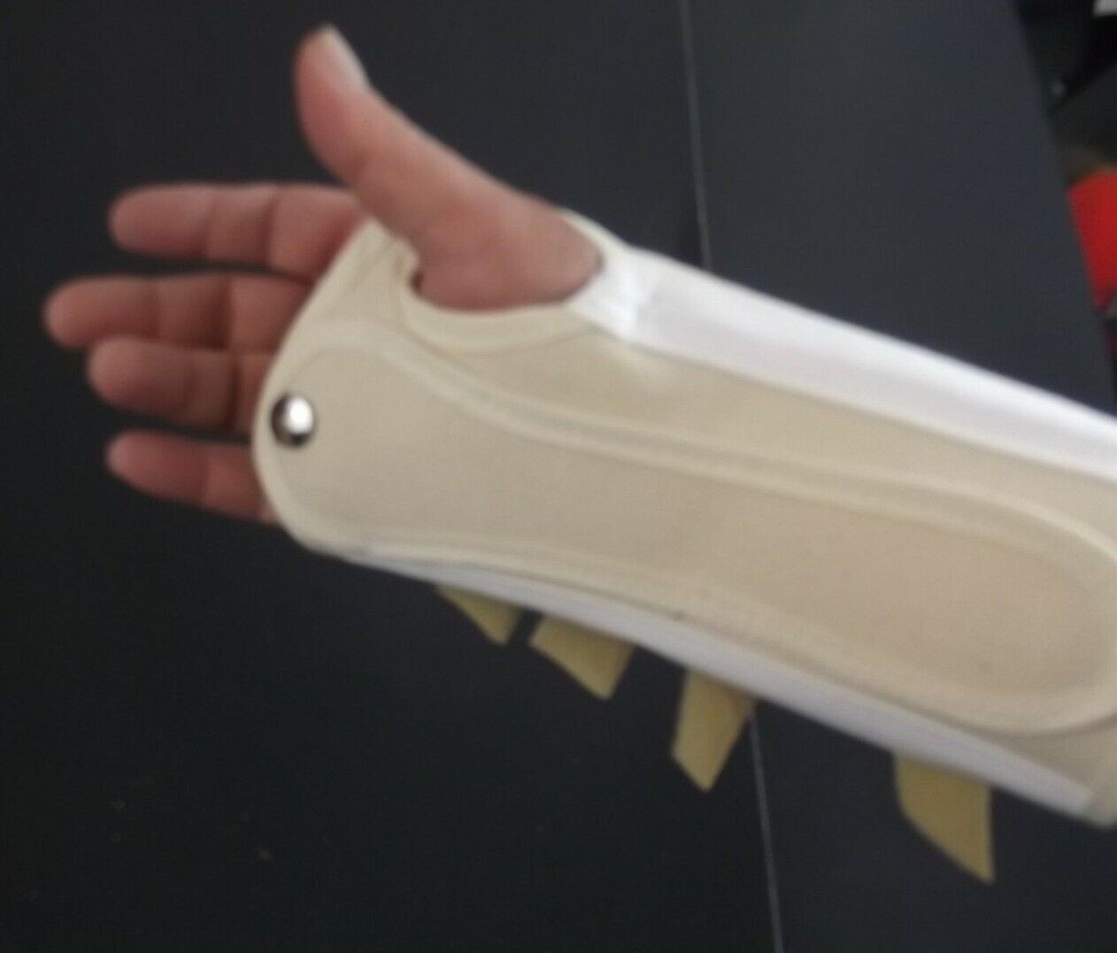 Wrist And Hand Splint 8 Inch Right Hand Small Hook And Loop Fasteners