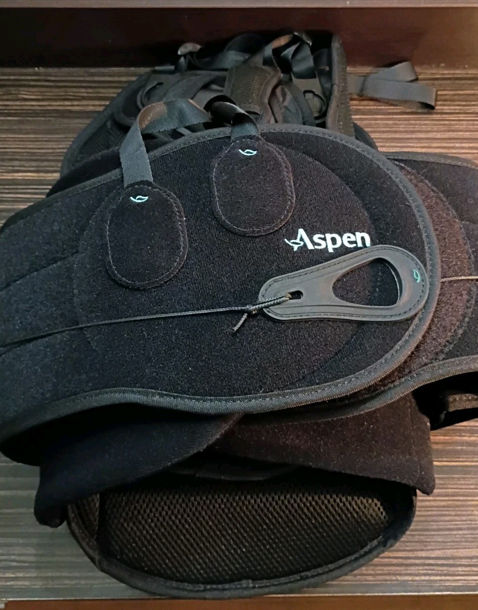 Aspen Acute Back Brace – Adjustable – One Size – Black “NICE CONDITION”.
