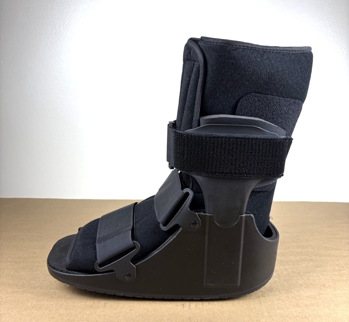United Ortho Short Air Cam Walker Fracture Boot Size Large Black