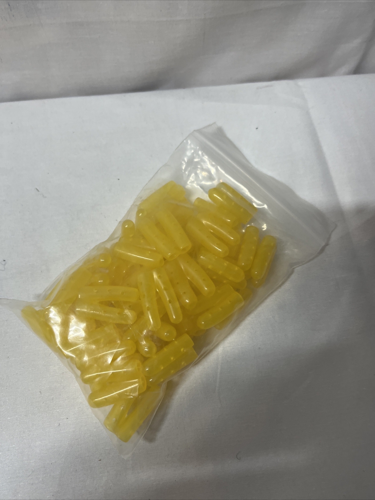 TWIN CAP VENT YELLOW TINT DIA 0.180X1.06IN [50/PK]