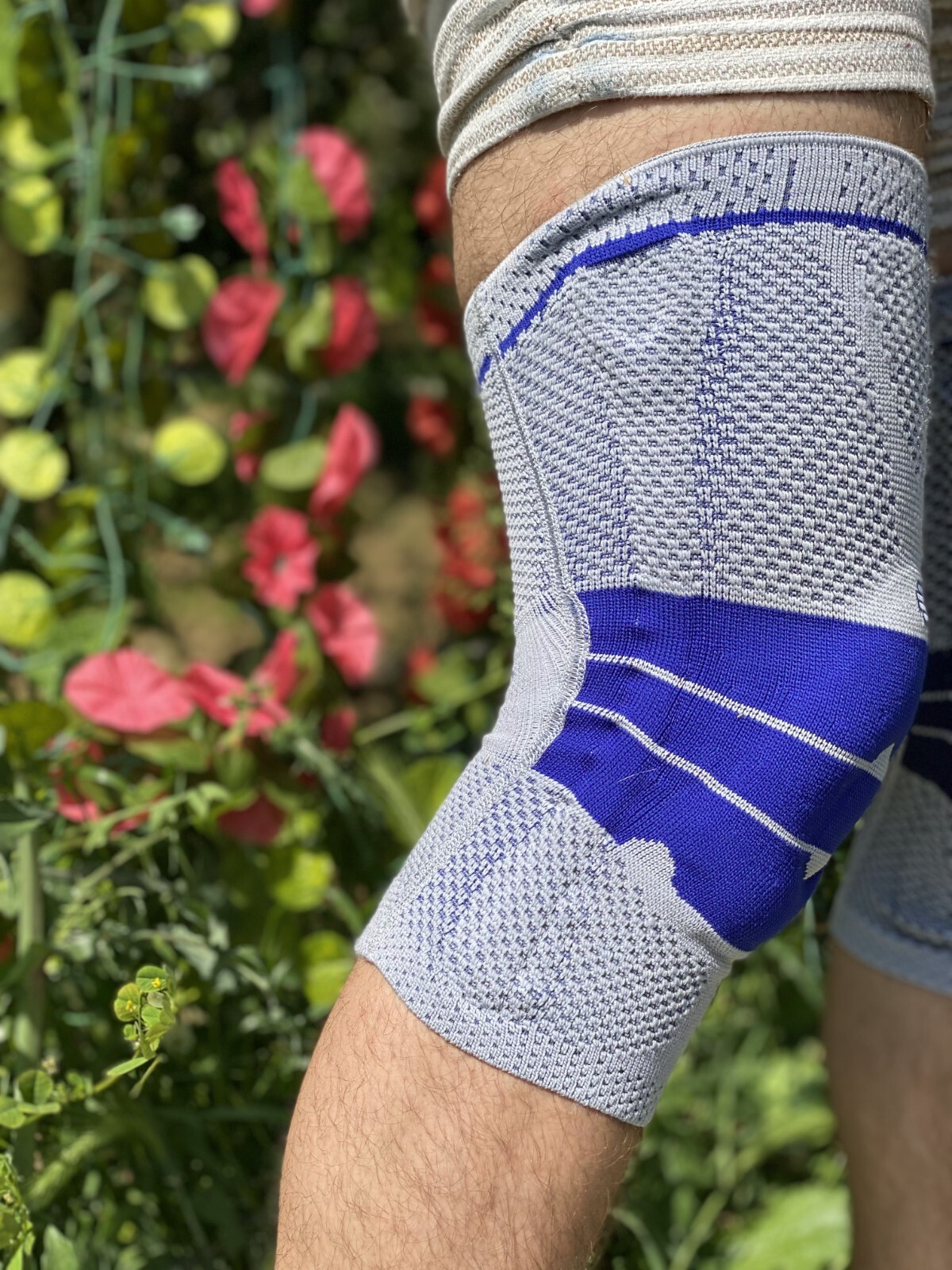 Bauerfeind GenuTrain Size 3 Comfort Knee Brace Patella Support Meniscus Sleeve