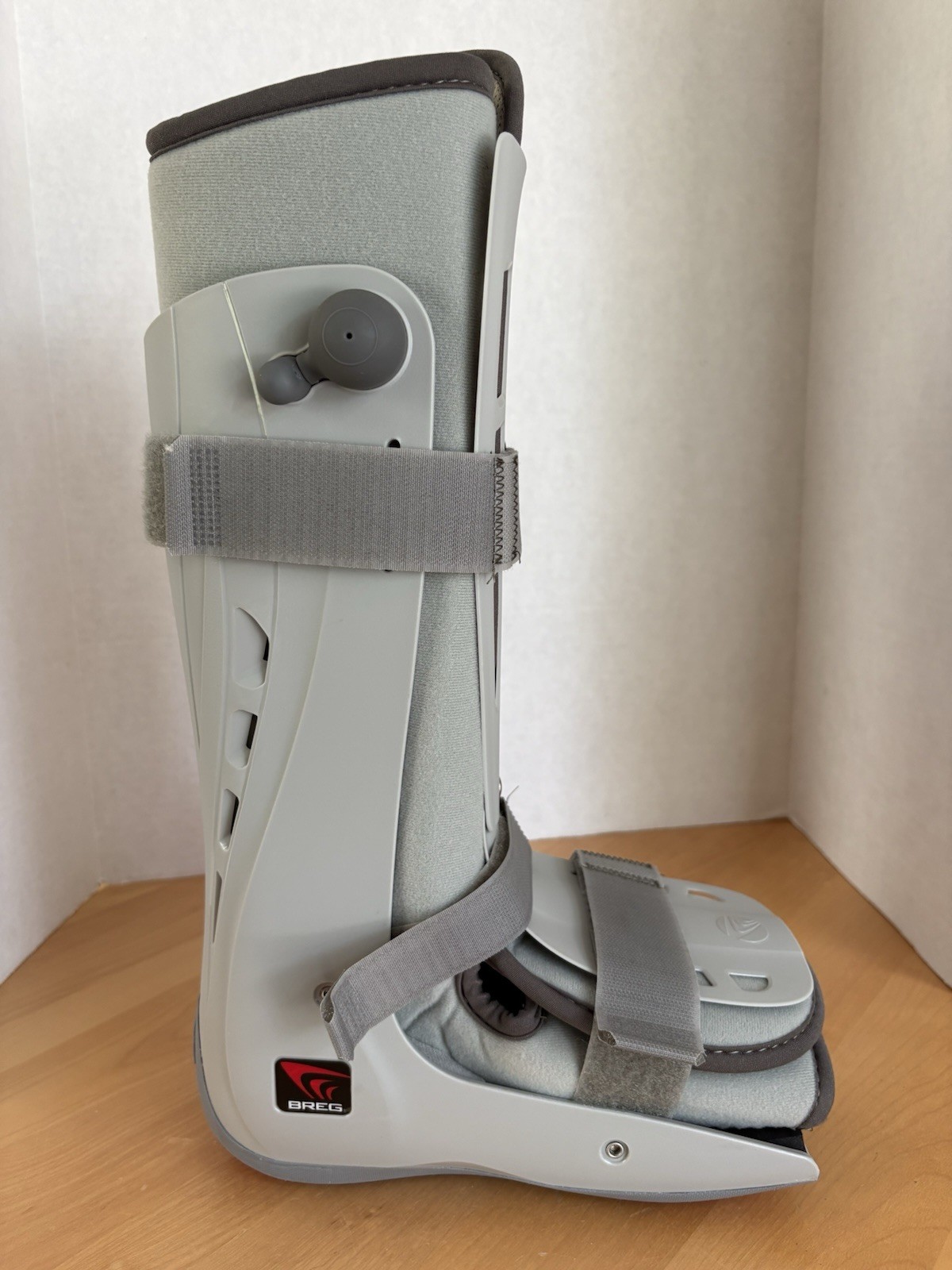 Walker Boot/Brace, Air Pump, 3 Strap, Full Shell, Breg Genesis, SMALL, Ex. Cond.