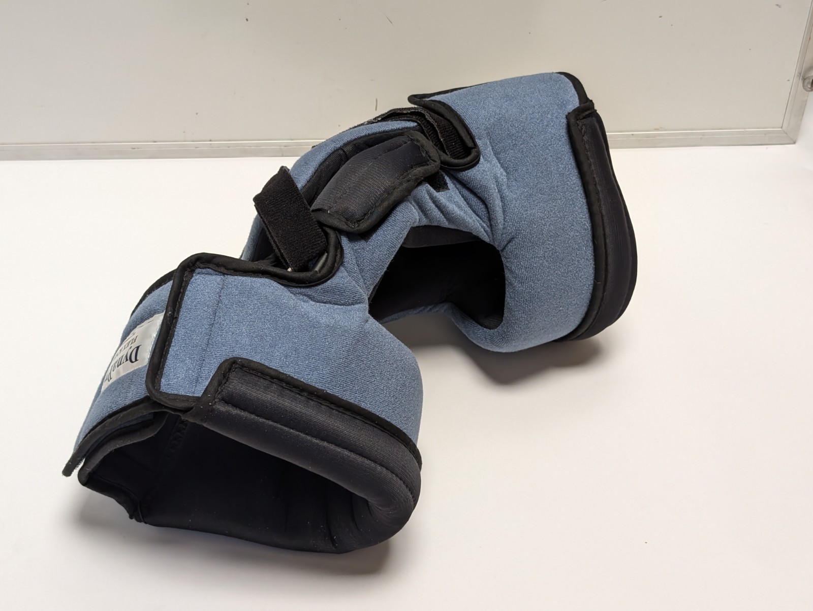 DYNA PRO Flex Knee Size Small ( USED).