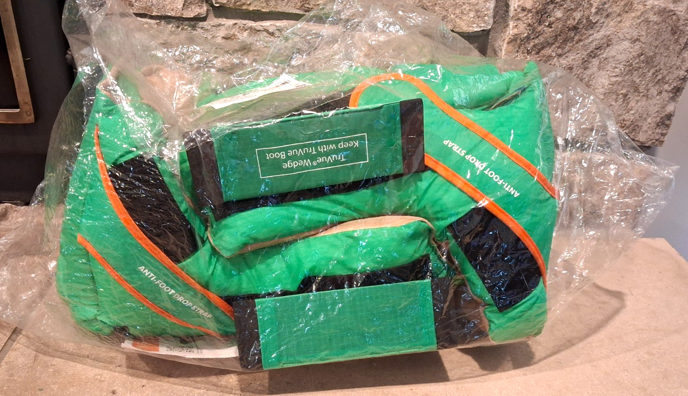 EHOB TruVue Heel Protector Offloading Boots w/Wedge Green Standard Size Pair