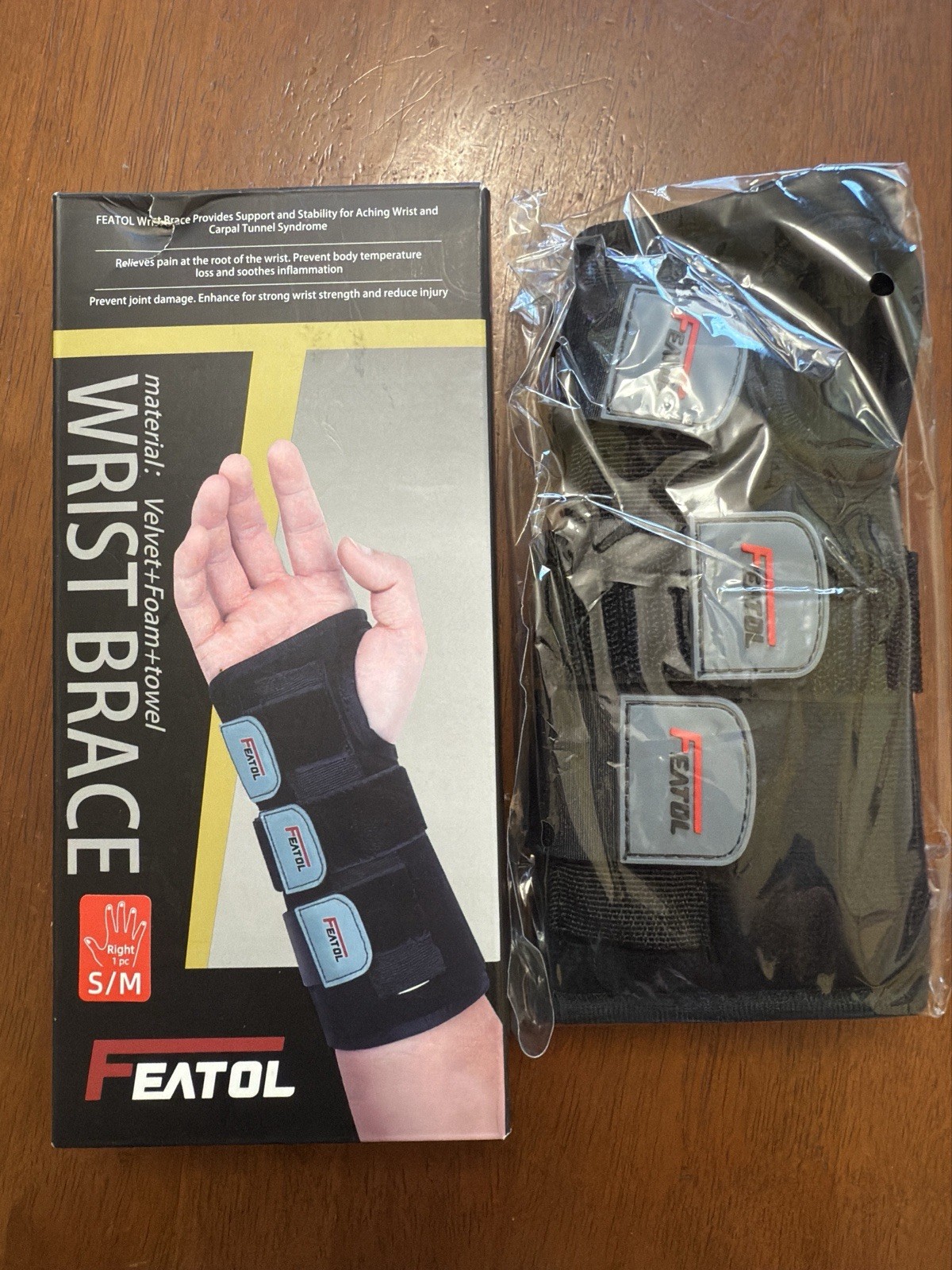 FEATOL Black Wrist Brace for Carpal Tunnel Syndrome Right Hand Small/Medium