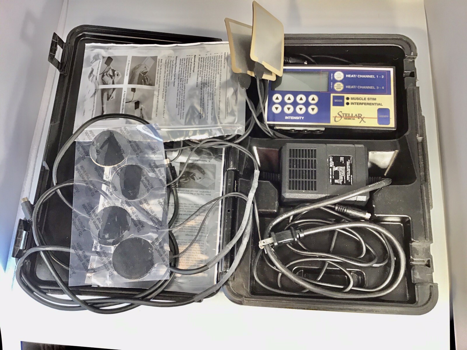 STELLAR MEDICAL MUSCLE STEMULATOR ,CHANNELS CASE FOR PARTS / NOT WORKING ,
