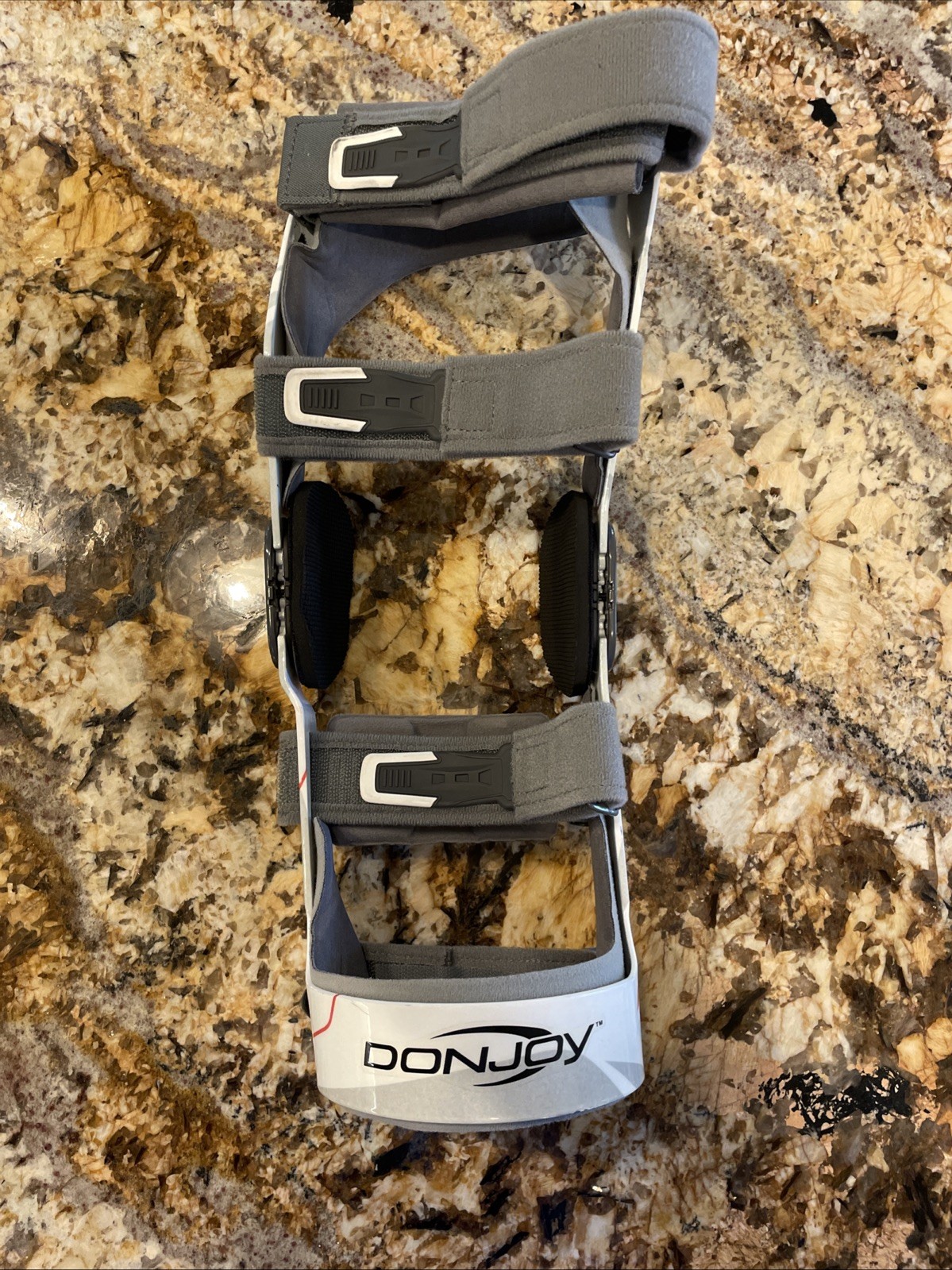 New Unworn DonJoy Renegade Knee Brace Right MD Medium