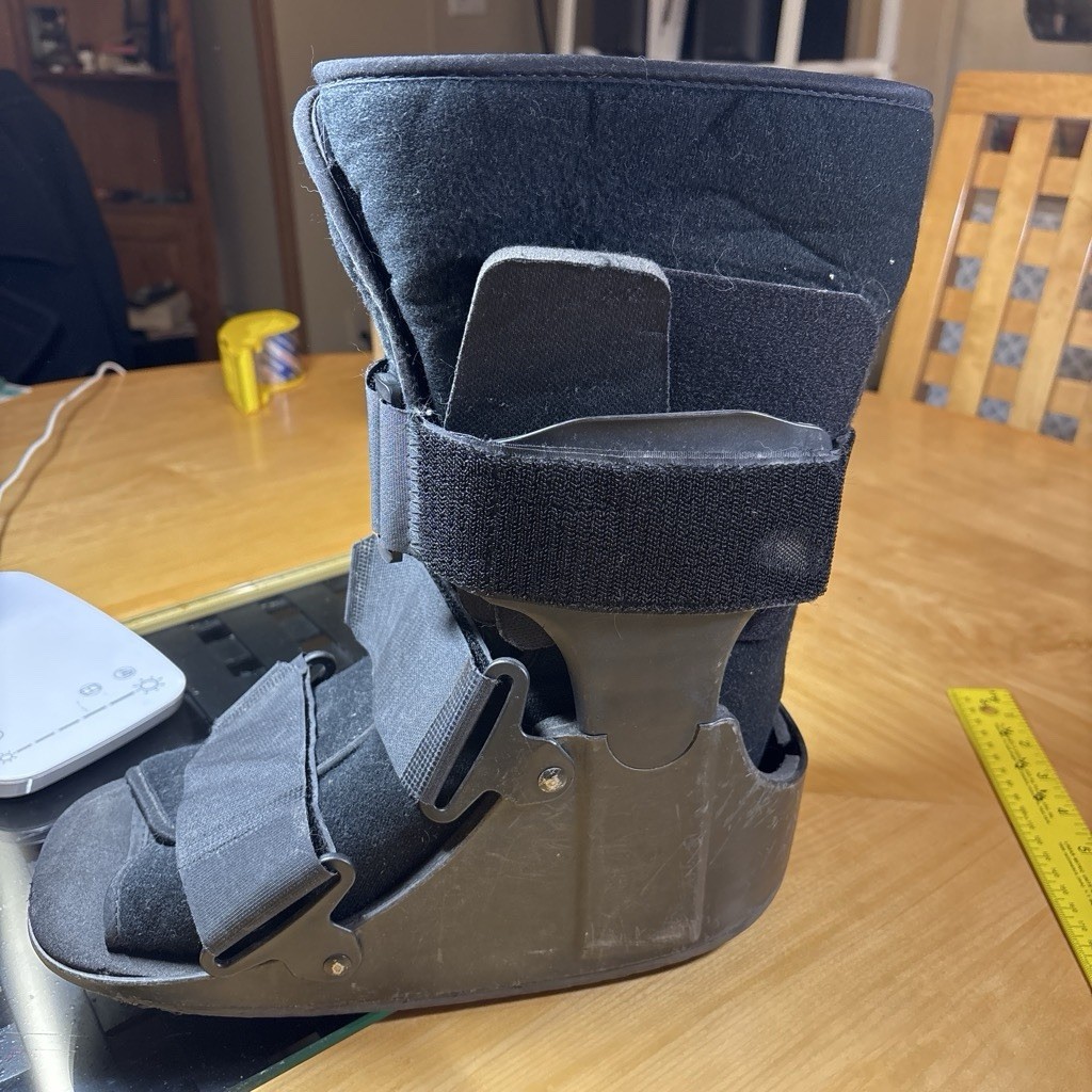 United Ortho Adjustable Walking Boot Immobilizer for Foot/Ankle, L, Black