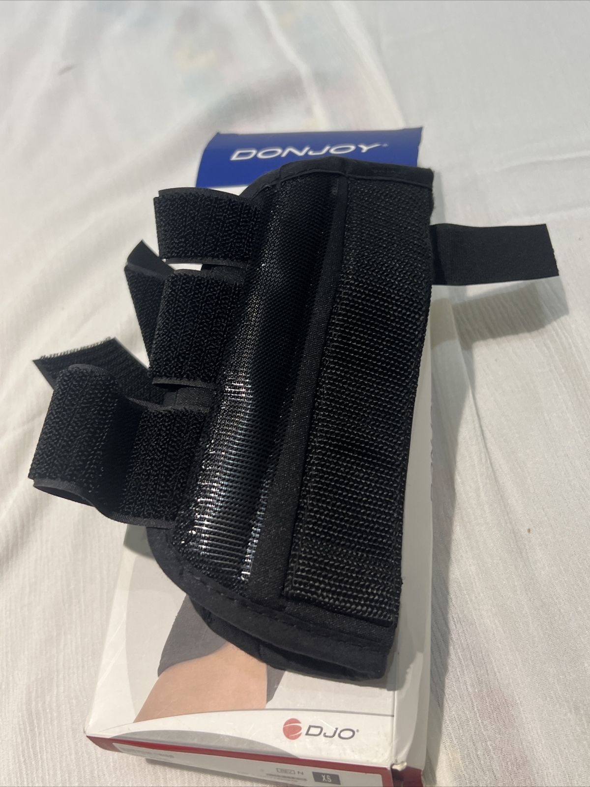 DONJOY COMFORT FORM WRIST SUPPORT BRACE SMALL RIGHT HAND Open Box Xs