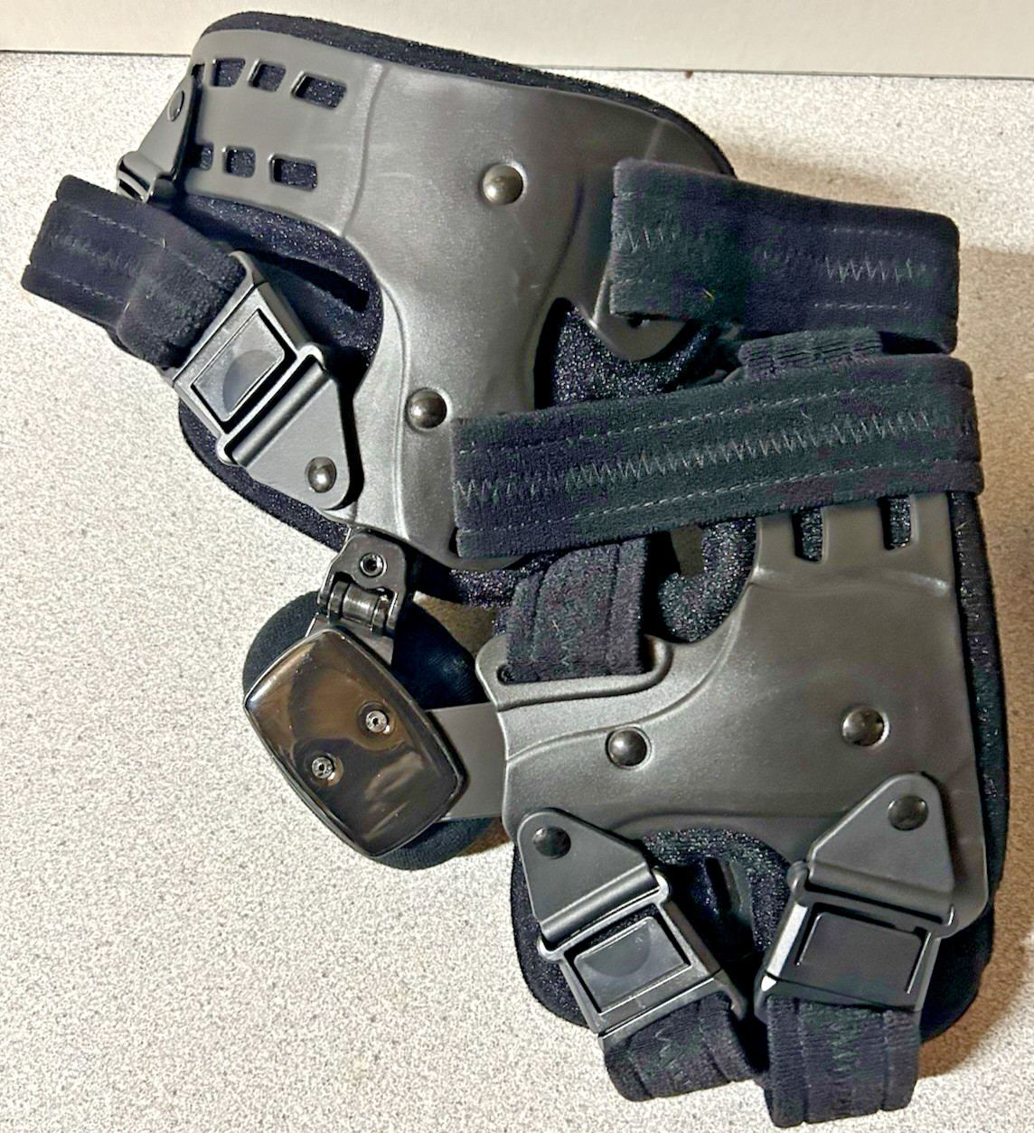 NEW Dr Medical DRMS The OA Reliever Left Knee Brace KB-138L Universal w Sleeve