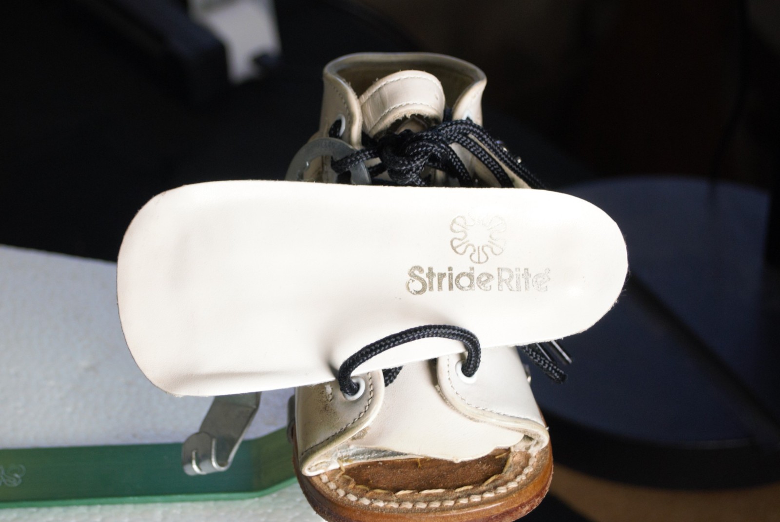 Stride Rite Equino-Varus Pediatric Corrective leather split shoe bar and key