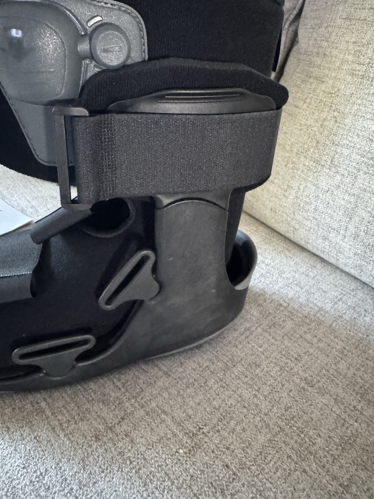BREG soft gait air walker,short medium size