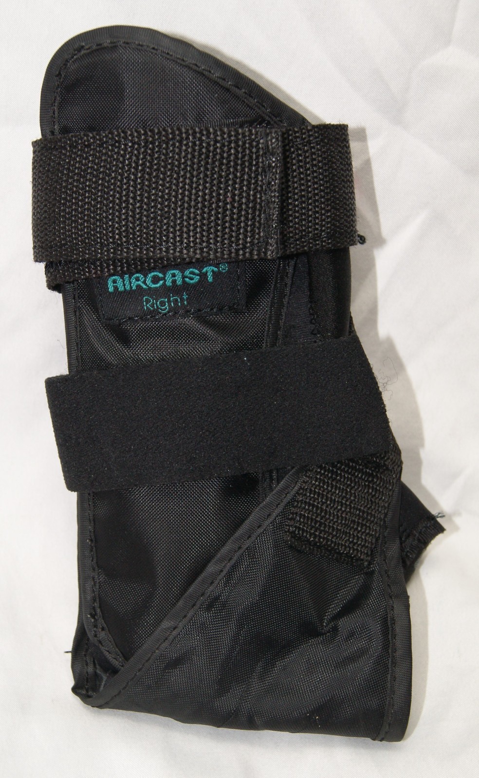 aircast ankle brace right medium black under foot wrap adjustable