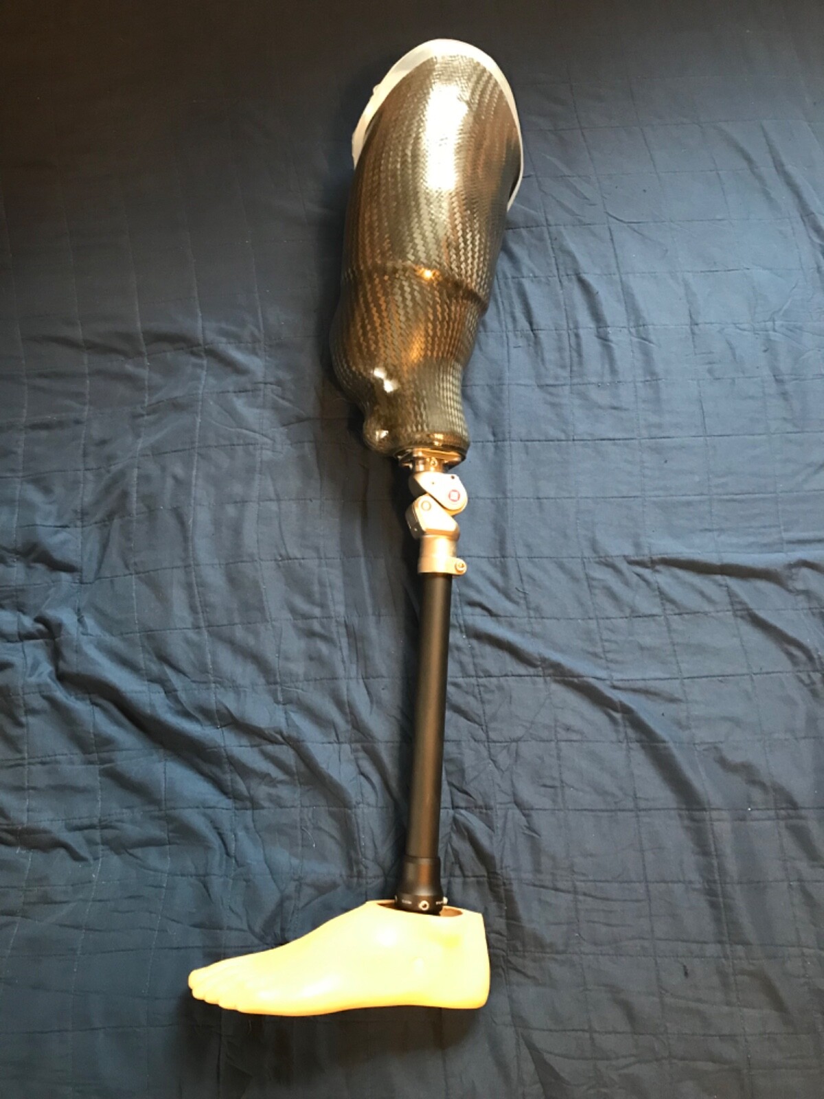 *PRICE REDUCED BRAND NEW Prosthetic leg- Titanium shaft with real carbon fiber.