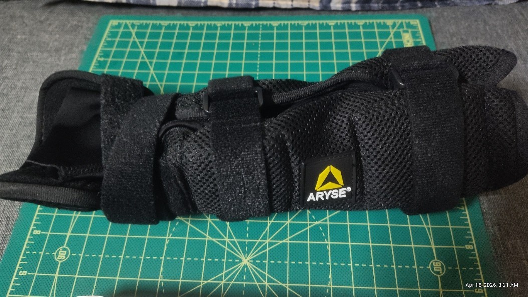 ARYSE® Metforce Adjustable Wrist Brace / AY-3916-102 | Brand New