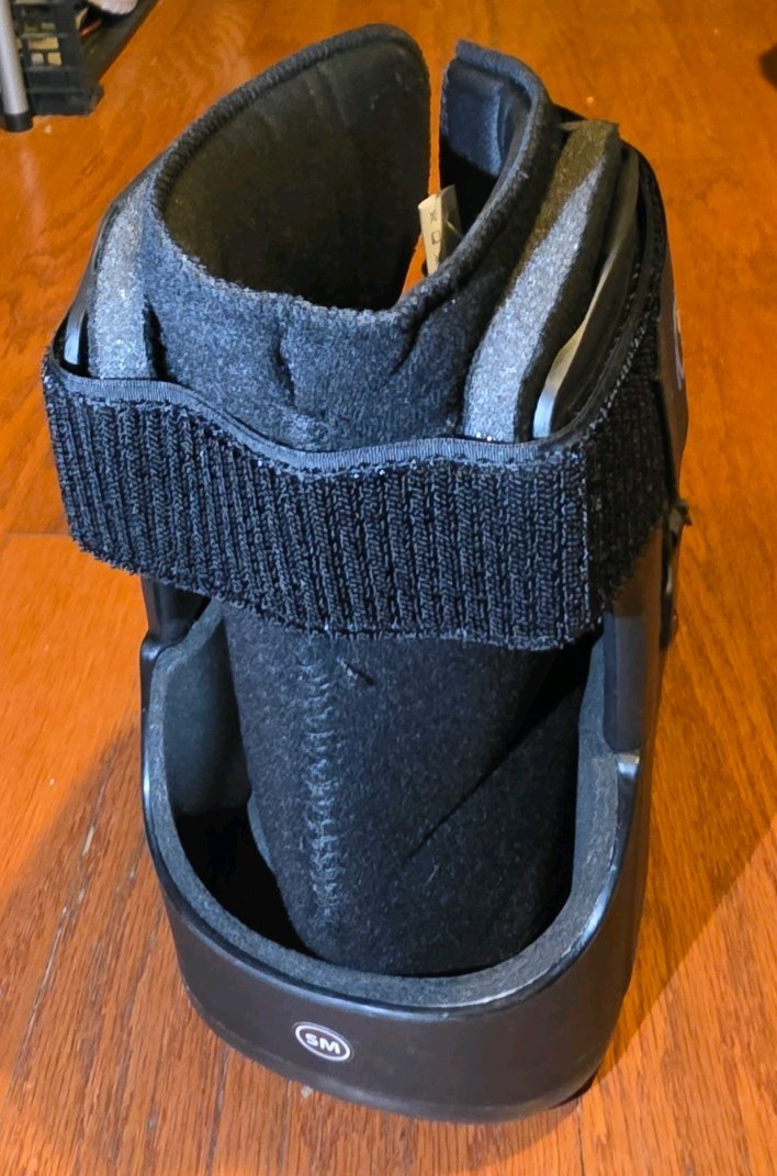 United Ortho USA14013 Adult Short Cam Walker Fracture Ankle Small Boot Black