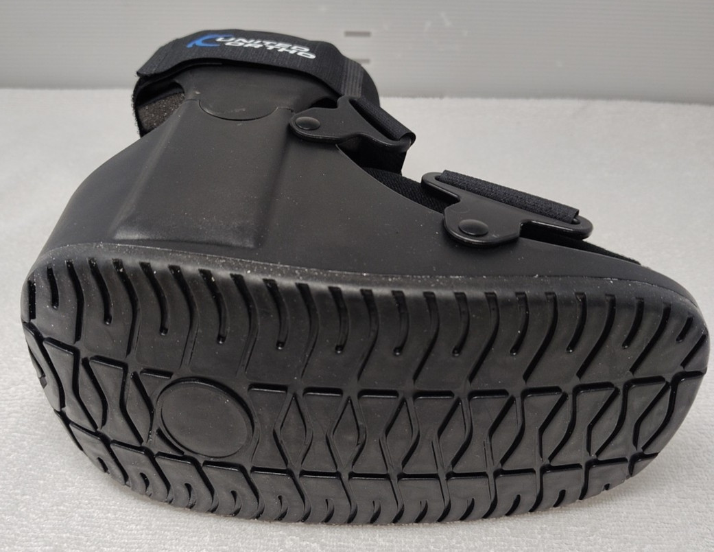 United Ortho Short Cam Walker Fracture Boot XS Black