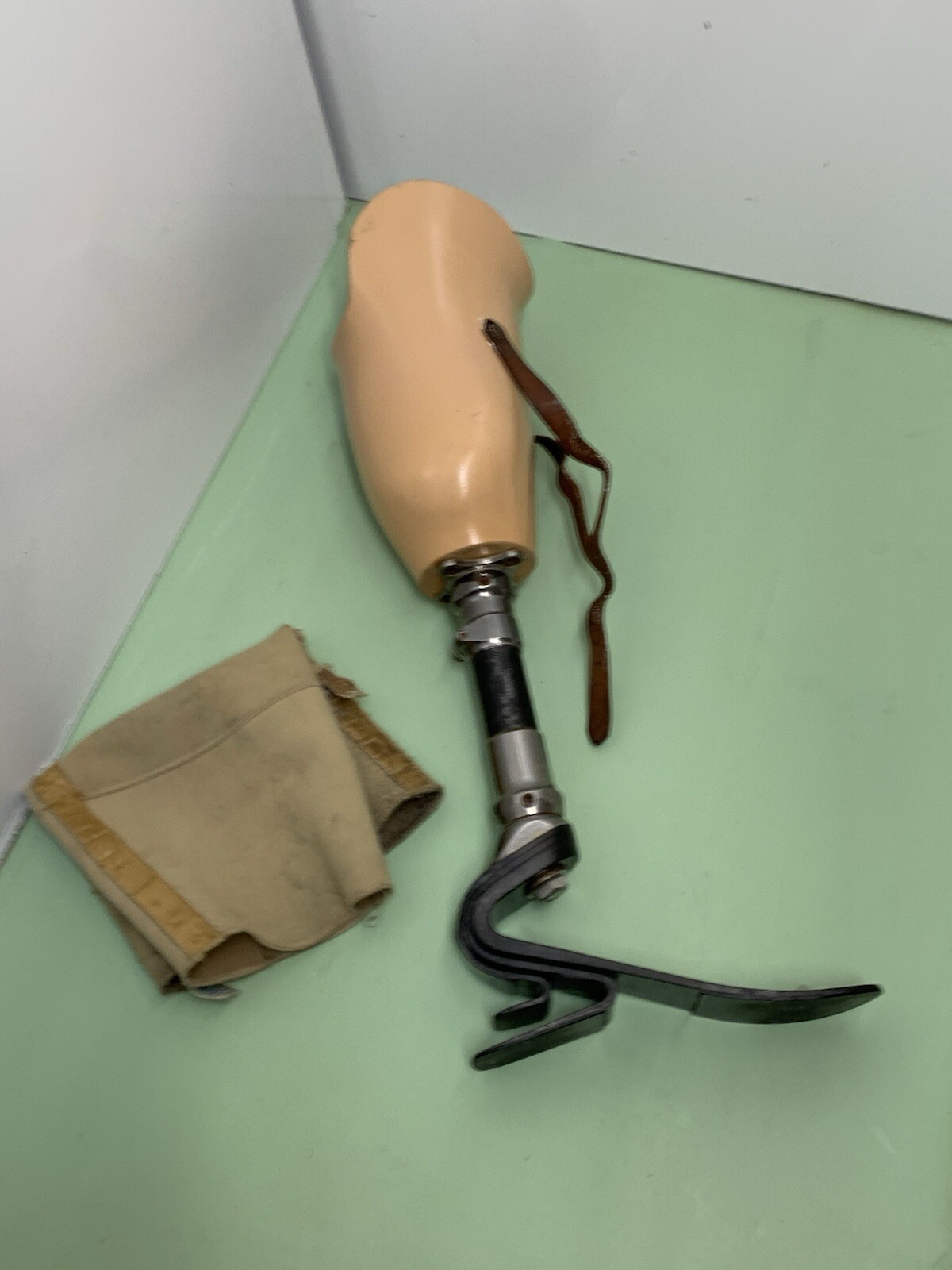 Artificial Leg Prosthetic Knee Titanium Carbon Fiber Ossur ￼￼