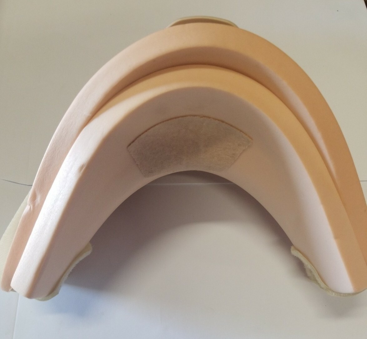 California cervical Collar. Support of neck. MEDIUM 3 1/4. Cir. 13″-16″ NEW