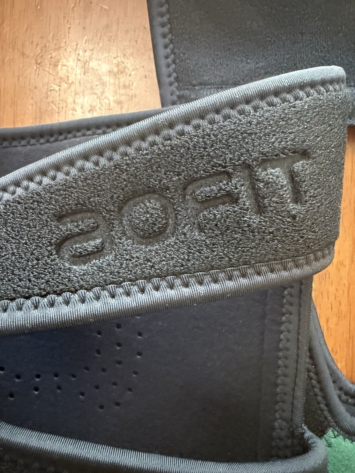 aoFIT Size XXL Premium Compression Stability Knee Brace, Knee Sleeves, Black