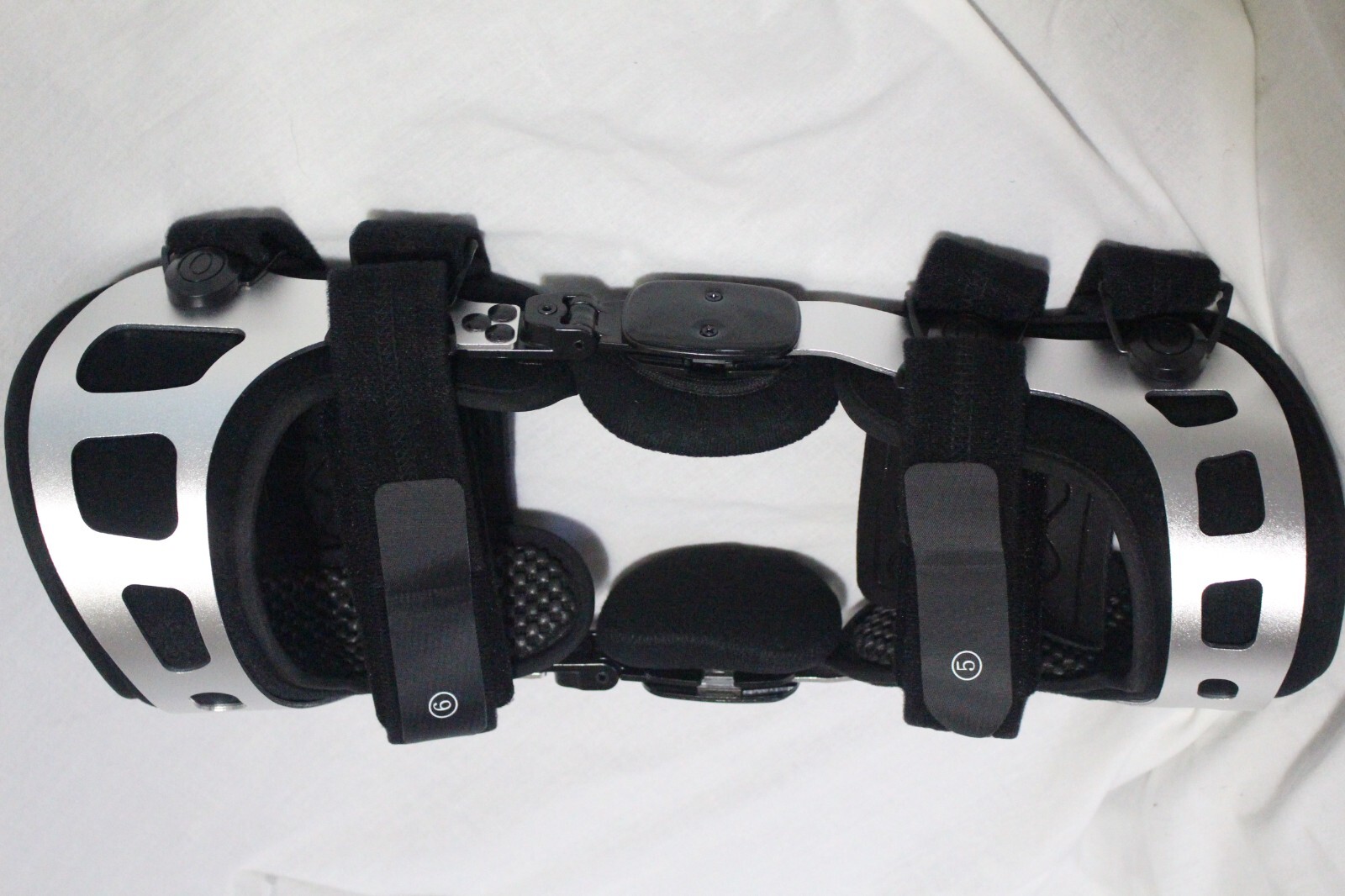 Unite Medical Hinged ROM Sports Knee Brace for ACL Meniscus Medium Right NIP