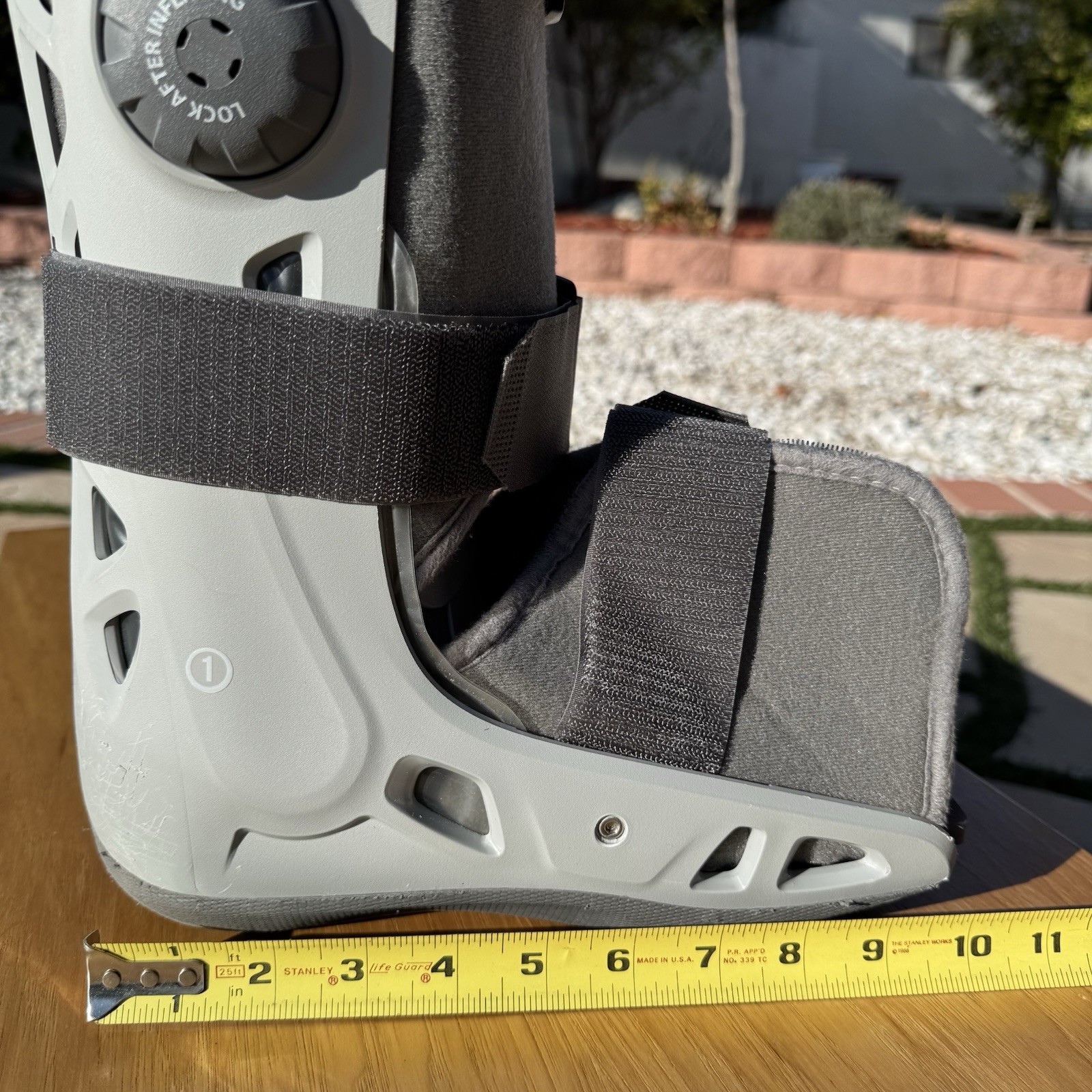 AirCast Softstrike Walking Pneumatic Pump Boot DJO LLC Size Medium