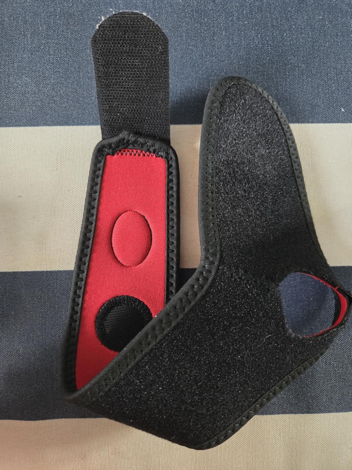 Lightweight Wrist Brace for Tendonitis & Sports – Includes Handy Exercise Guide
