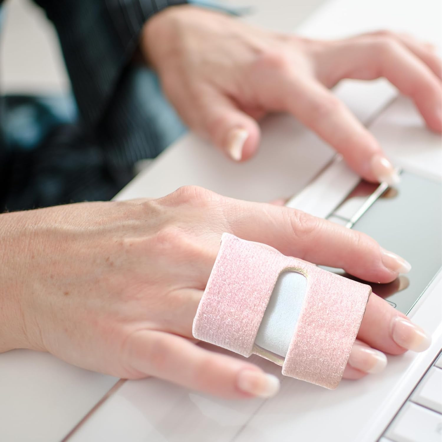 2Pcs Trigger Finger Splint with 2 Metal Bars, Thumb Universal, Pink