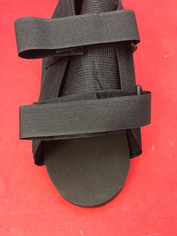 ONE NEW TETRA MEDICAL 1414-12 Orthopedic Post-Op Shoe Left/Right Female Medium