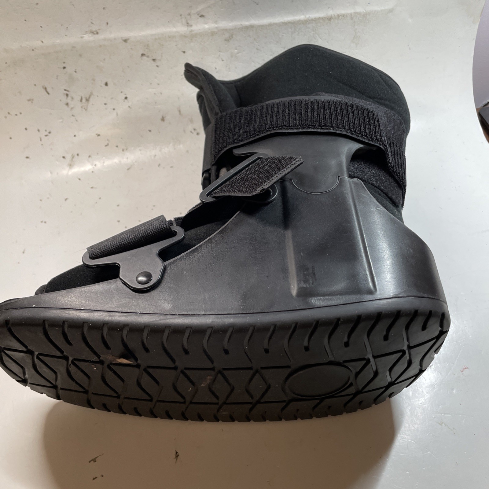 United Ortho USA14015 Short Cam Walker Fracture Boot Sprain Ankle Black Medium