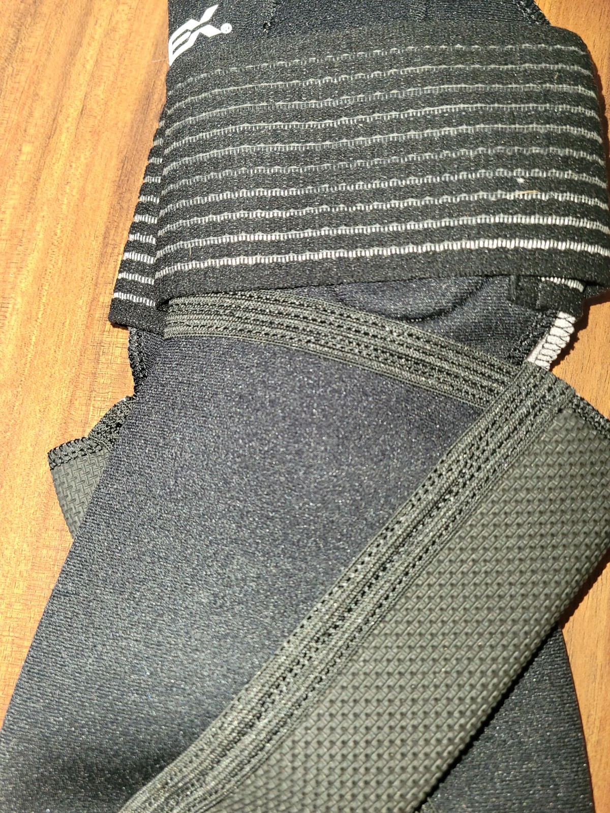 APEX Ankle/Foot Gauntlet/Stabilizer/Wrap/Support–Non Slip/Cool Max/Black–Small
