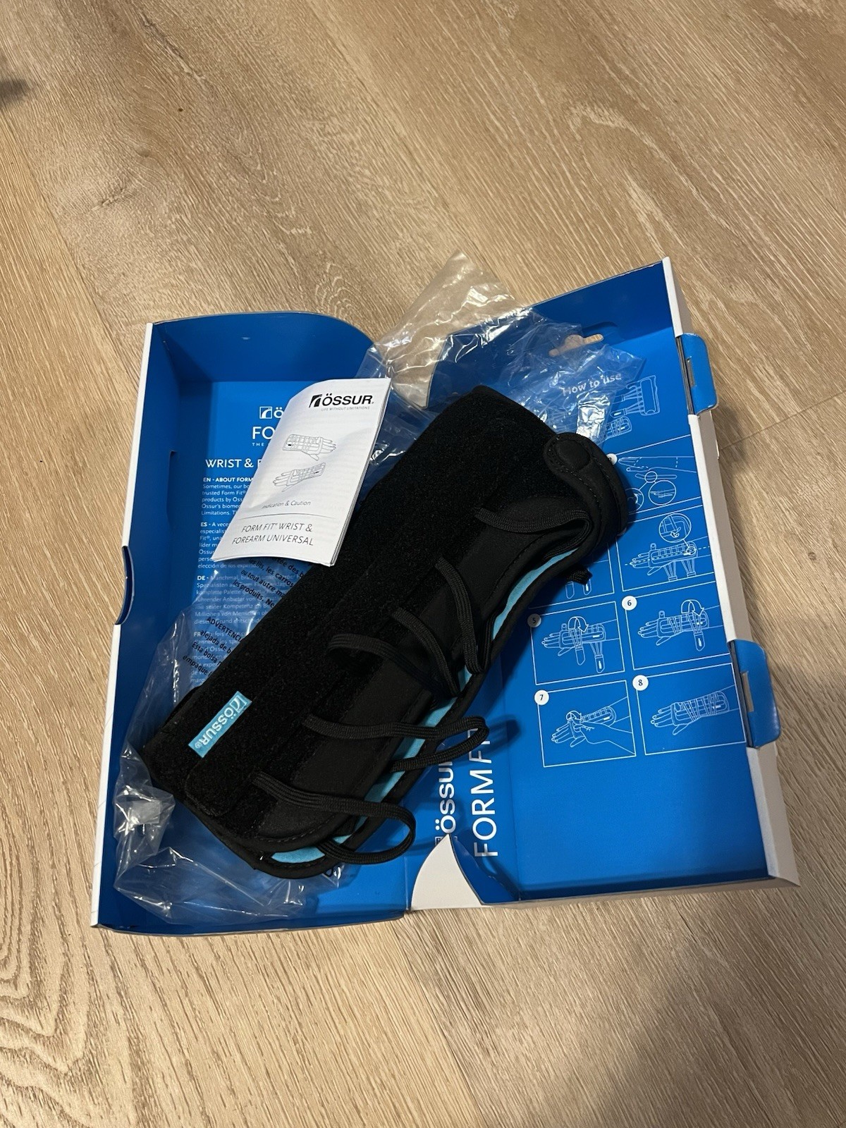 Össur Formfit Wrist & Forearm Universal Brace Right Hand 10″ Support Black