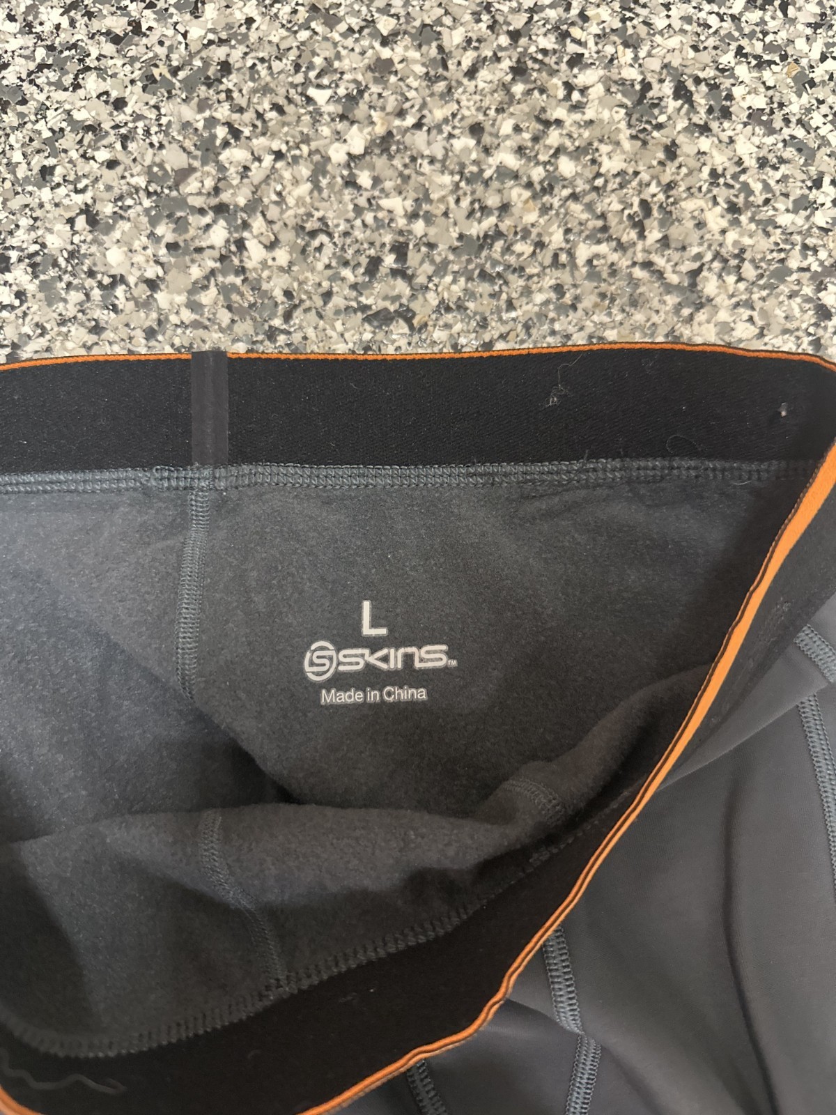 SKINS S400 Thermal Compression Set Size Large — Long Sleeve Top + 3/4 Tights