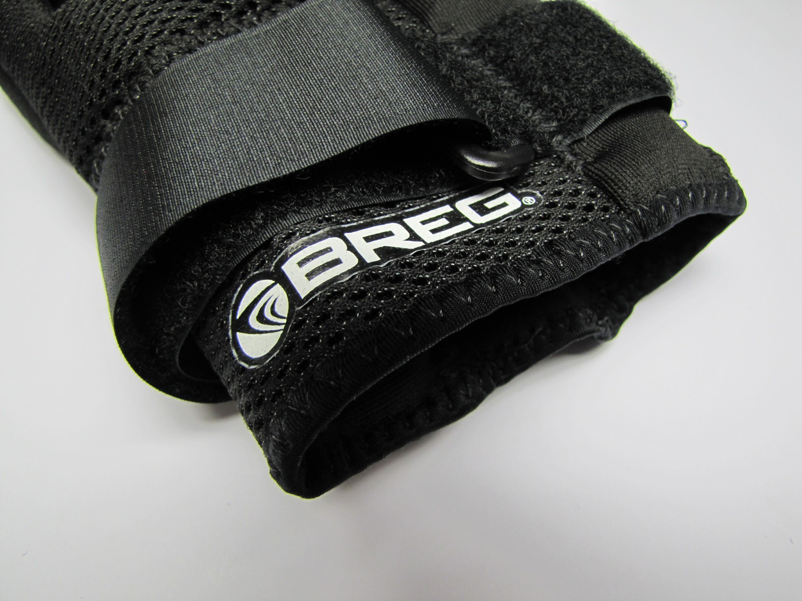 Breg Airmesh Economy Hinged Pull-On Knee Brace w Open Back – Large 21714