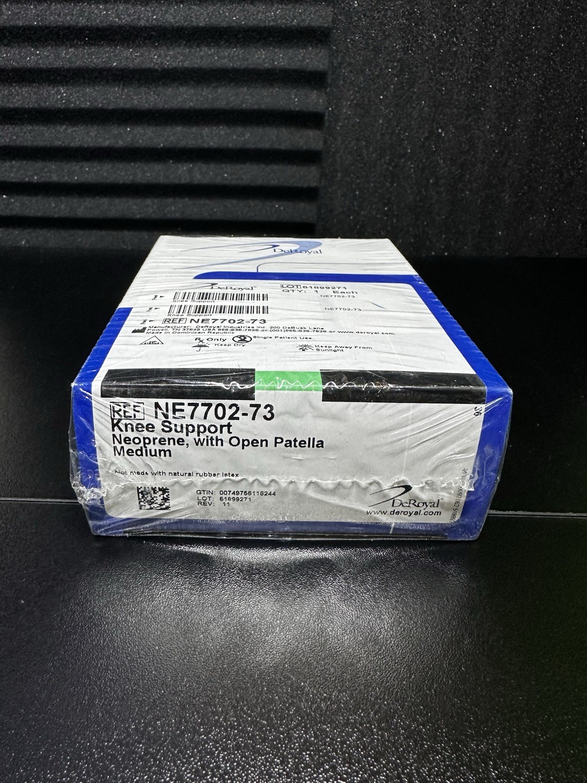 DeRoyal Open Patella Knee Support NE7702-73