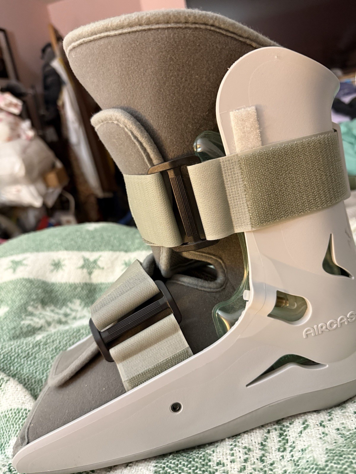 Aircast SP Short Pneumatic Walker Boot Brace with Pump, Large